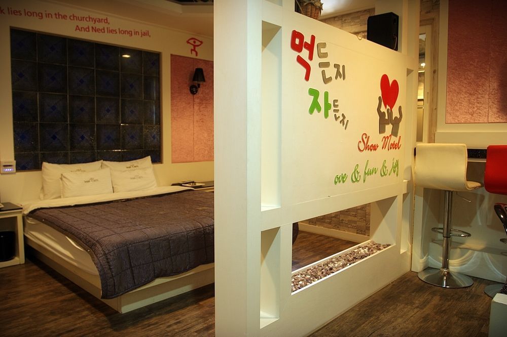 Show Hotel Busan Exterior photo