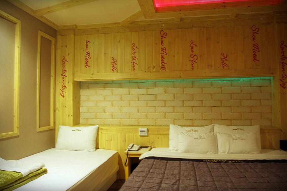 Show Hotel Busan Exterior photo